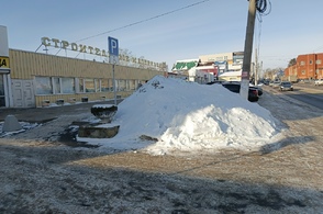 Подписчик в предложенных публикациях нашего сообщества &laquo;ВКонтакте&raquo; поделился уникальными снимками парковочного места для инвалидов на улице Верхняя Луговая, которая находится напротив Центрального рынка
