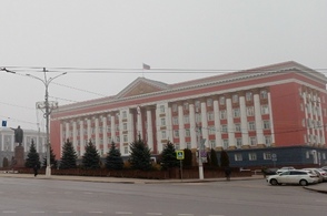 Глава Курской области Александр Хинштейн через соцсети выразил соболезнования родным и близким погибших в новогоднюю ночь в кафе под Херсоном