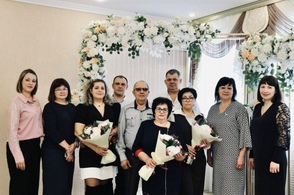 В Курской области три поколения одной семьи из Медвенского района одновременно отпраздновали круглые даты супружеской жизни