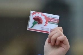В Курске на Театральной площади дали старт акции &laquo;Красная гвоздика&raquo;