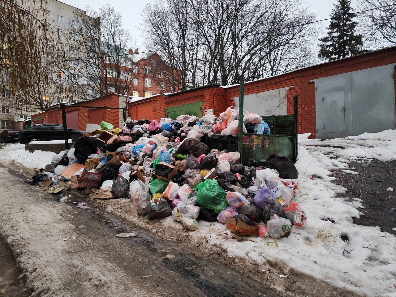 Мусор в Курске до сих пор не вывозят