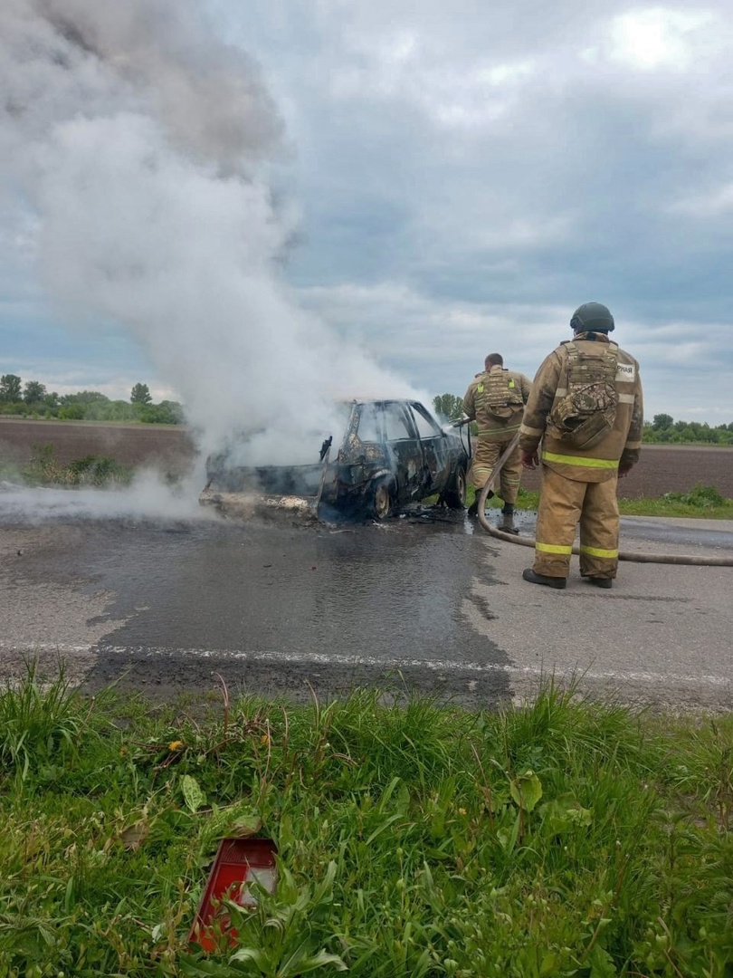 В Курской области с украинских дронов сбрасывали взрывные устройства на  личные автомобили