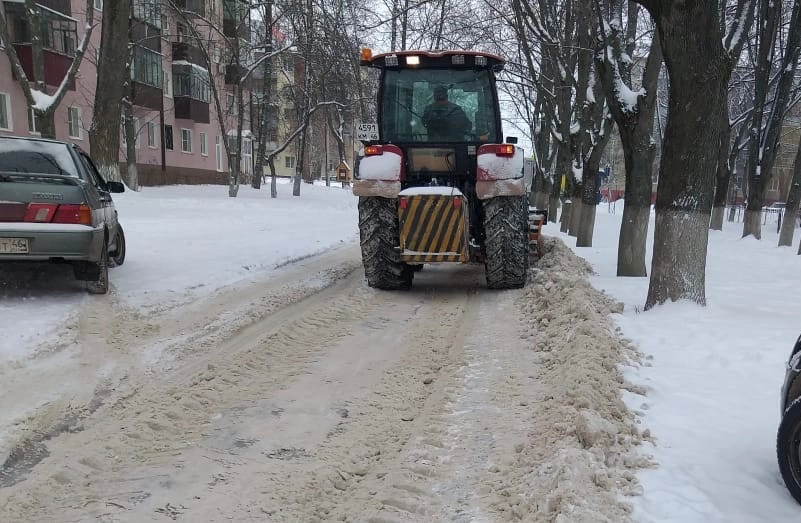 Курск продолжают очищать от снега