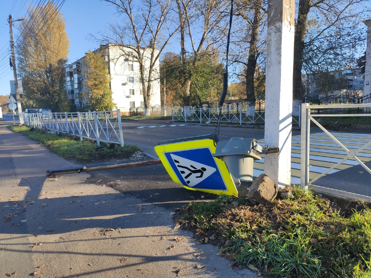 В центре Курска идёт активная борьба со светофорами и дорожными знаками