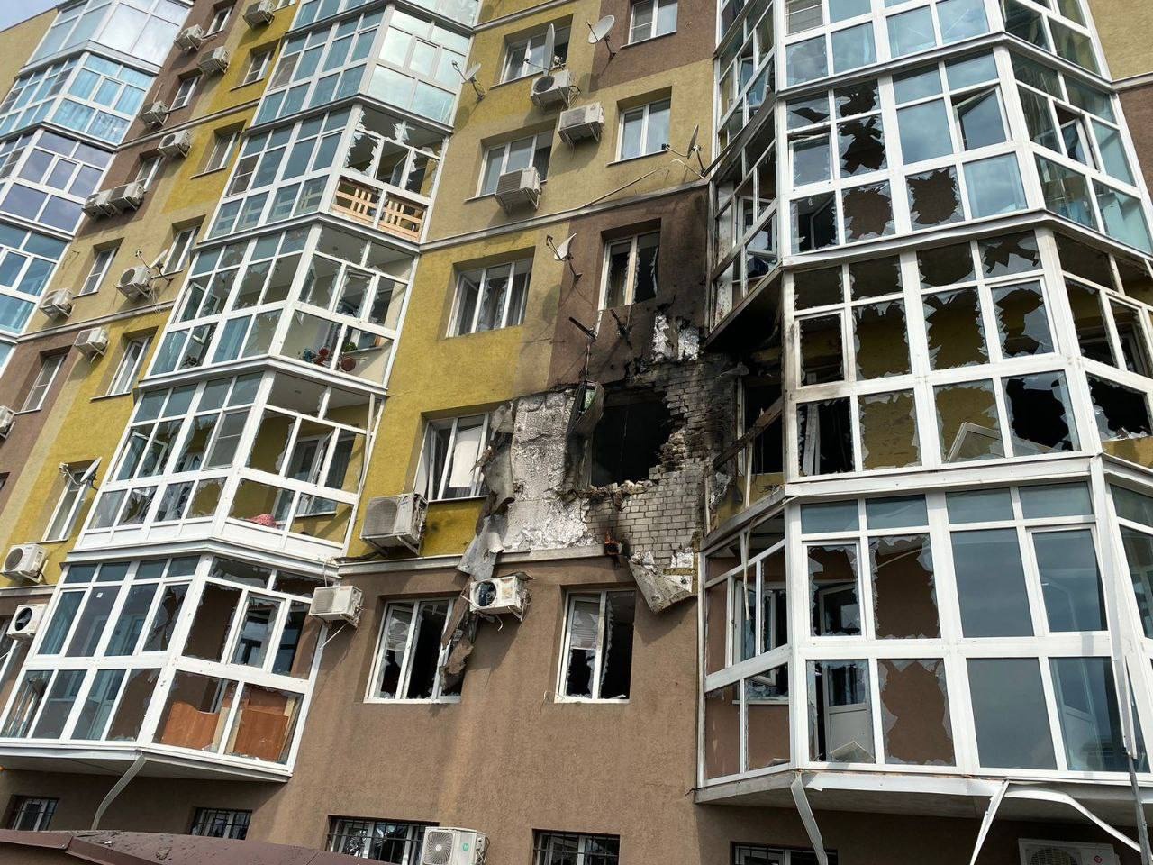 В соседнем регионе беспилотник врезался в жилой дом | 09.06.2023 | Курск -  БезФормата