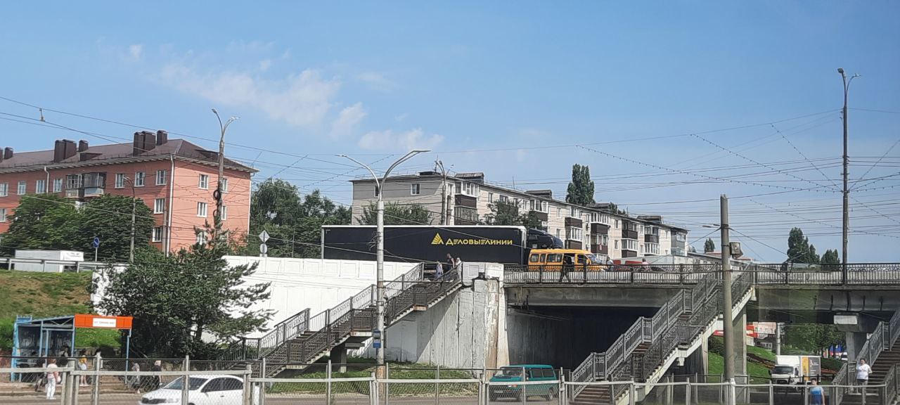 В Курске на Сумском мосту произошла авария