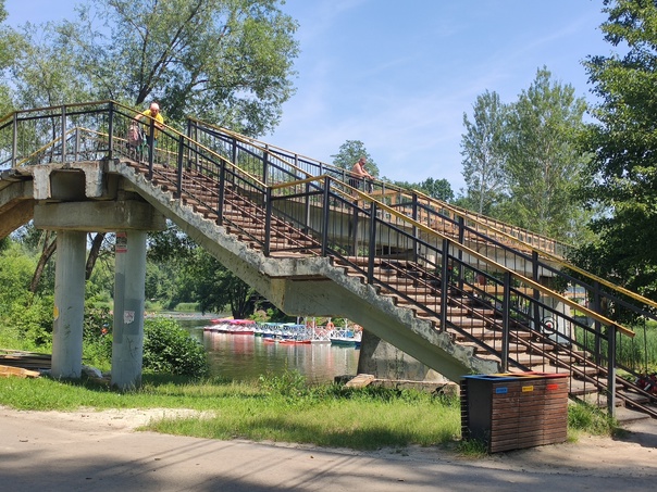 В Курске продолжается многомиллионный ремонт моста в парковой зоне