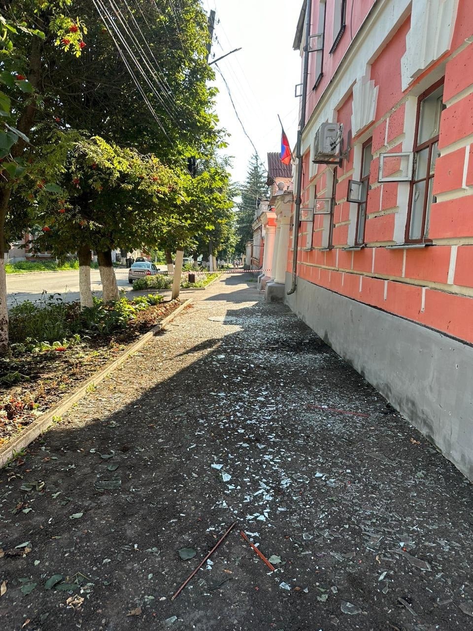 Губернатор Курской области показал кадры повреждений после ночной атаки