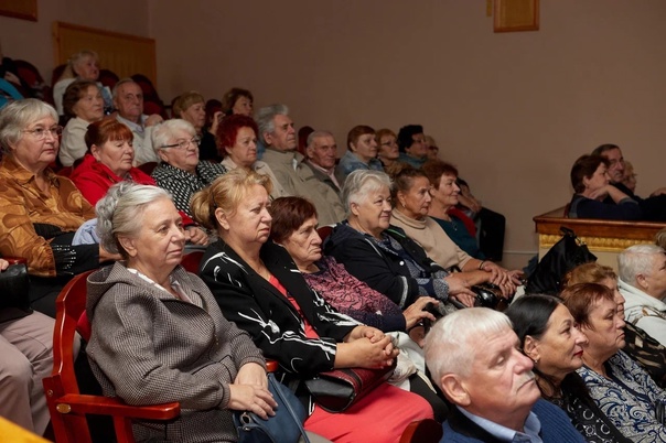 В курской филармонии прошел концерт для старшего поколения