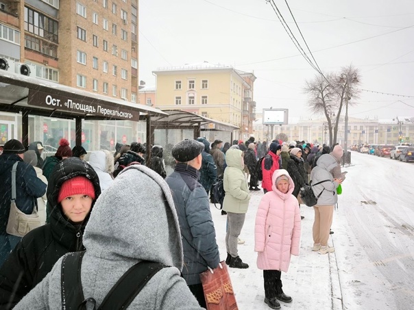 Куряне не могут уехать с остановок