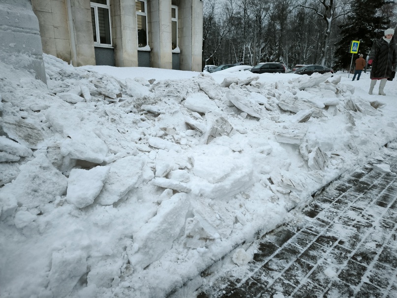 Куряне собственными силами чистят снег на улицах города