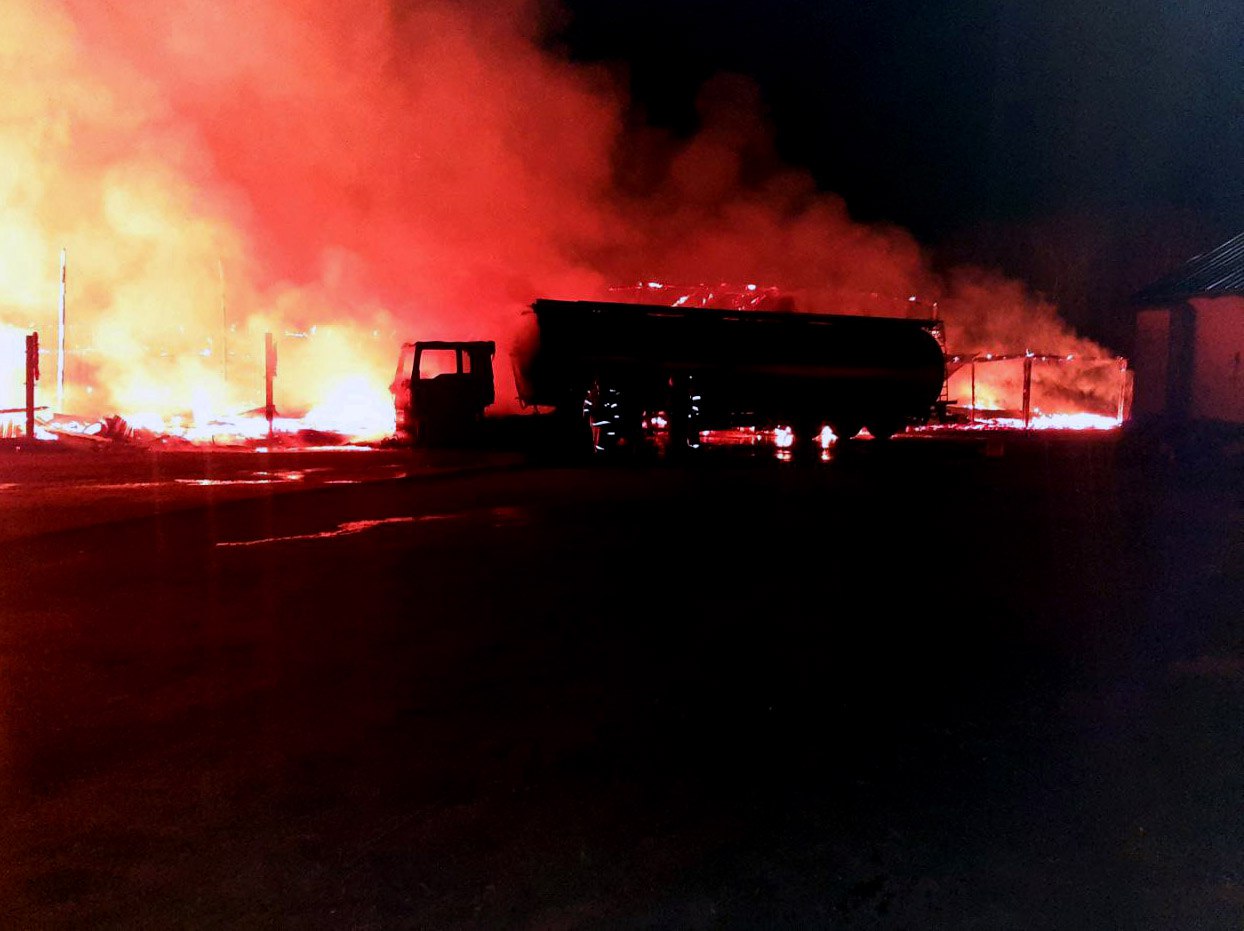 В Курской области из-за падения дрона-камикадзе сгорело зернохранилище