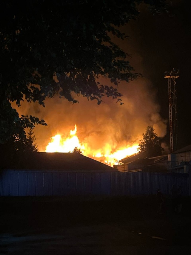 Ночью в Курской области ВСУ атаковали завод низковольтной аппаратуры