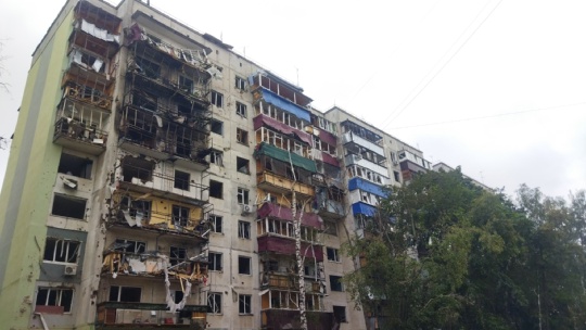 Фото последствий ночной атаки ВСУ на многоквартирный дом на улице Союзной