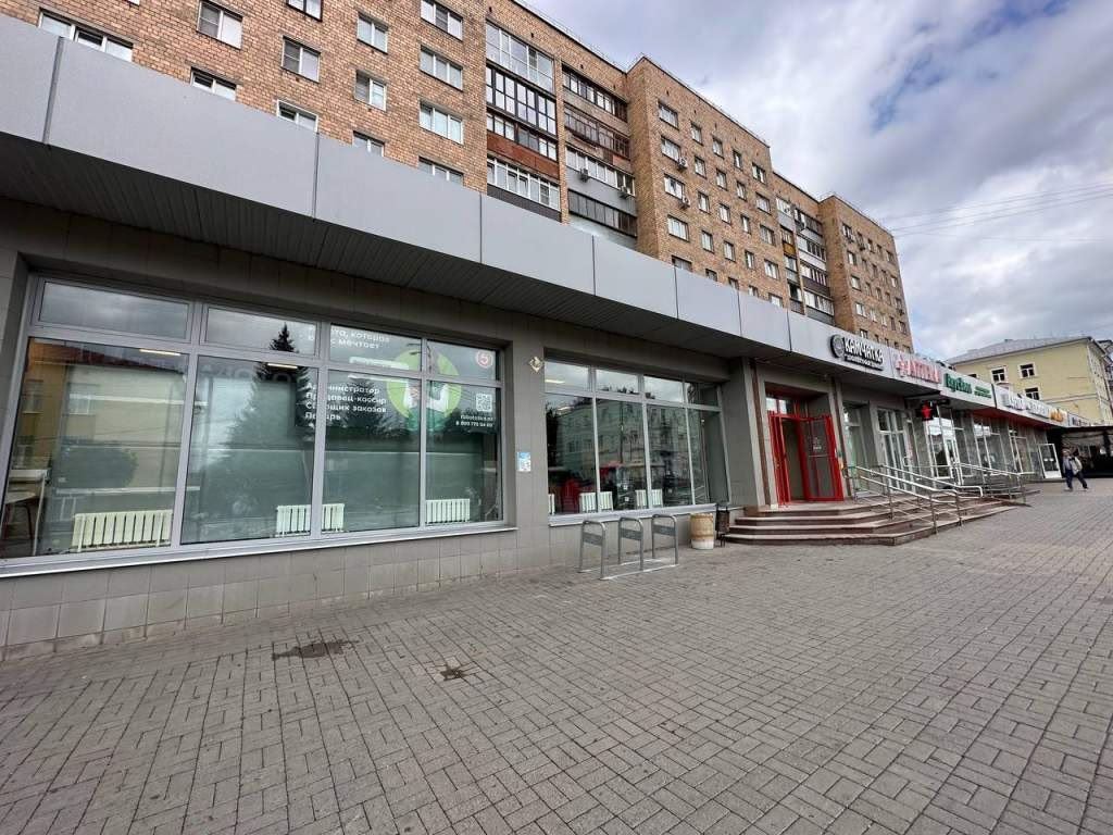 В Курске «Пятерочка» незаконно изменила фасад здания на улице Ленина