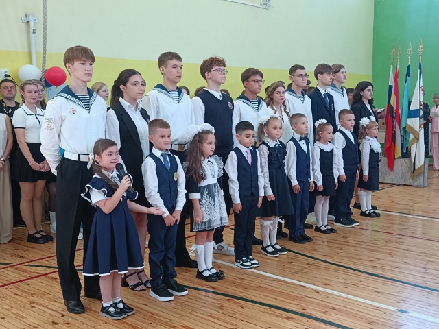 Прямо сейчас в курских школах начался новый учебный год