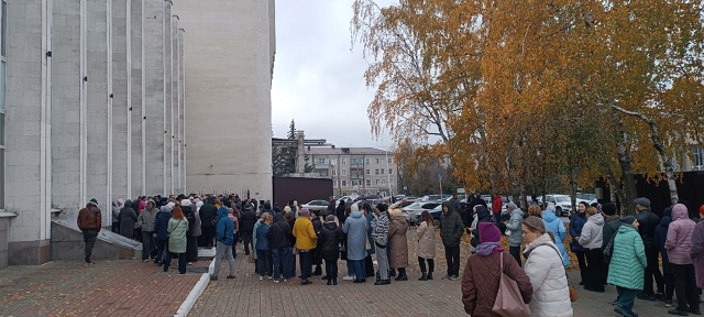 Хинштейн раскритиковал руководство драмтеатра за плохую организацию продажи билетов на «Ревизора»