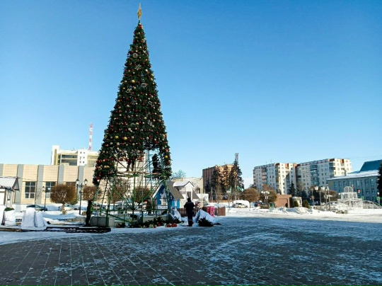 В Курске стартовал демонтаж новогоднего декора