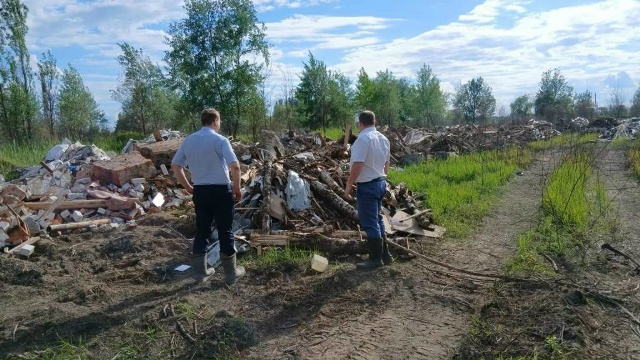 В Курске в районе ТЭЦ-1 обнаружили несанкционированные свалки в районе тёплого канала