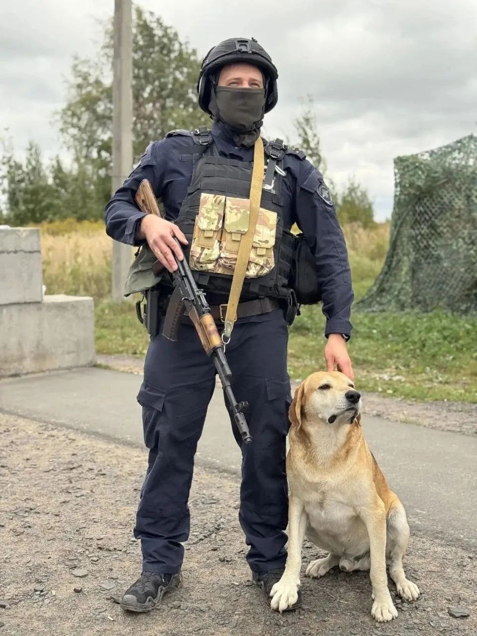 Железногорский пёс Рыжик стал постоянным напарником полицейских
